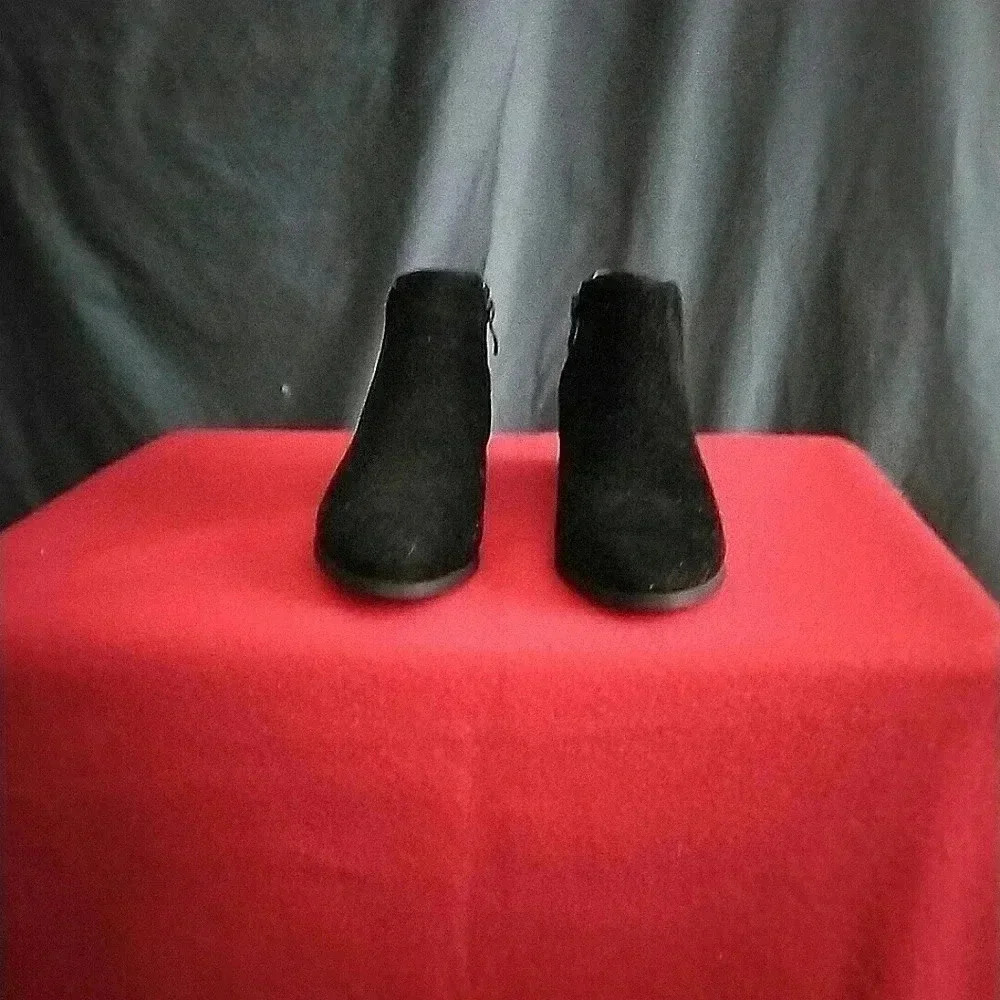 Reneeze Booties 6.5 NWOT